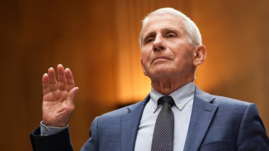 Anthony Fauci raises his right hand