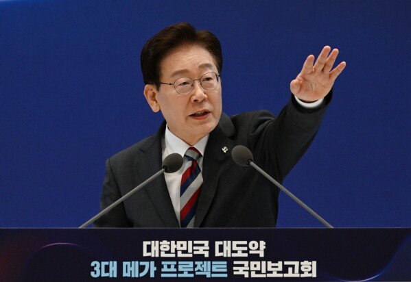 South Korean President Lee Jae Myung attends an announcement with Samsung Electronics Chairman Lee Jae-yong and SK Group Chairman Chey Tae-won at the Presidential Office of the Blue House in Seoul, South Korea, Monday, June 29, 2026. (Photo by Kim Min-Hee/Pool via AP)