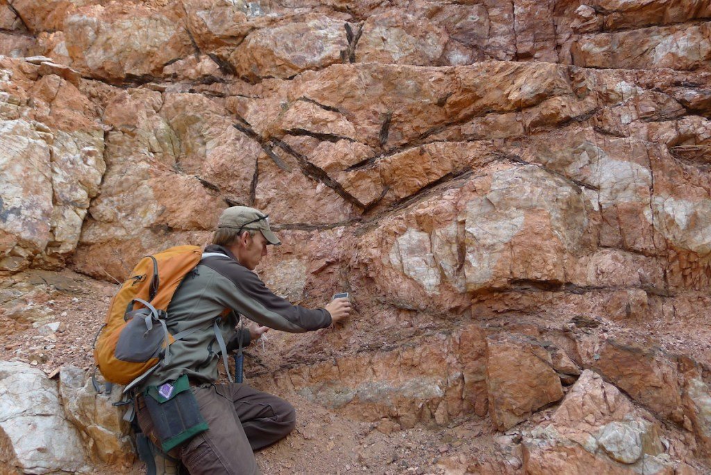 The Wyoming coal company receives federal money to extract key