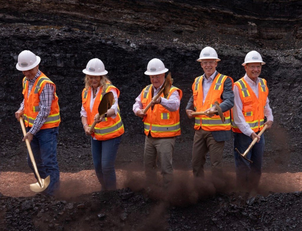 The Wyoming coal company receives federal money to extract key
